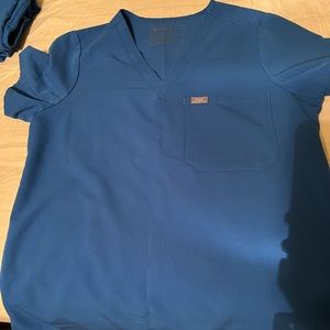 Figs one pocket scrub top